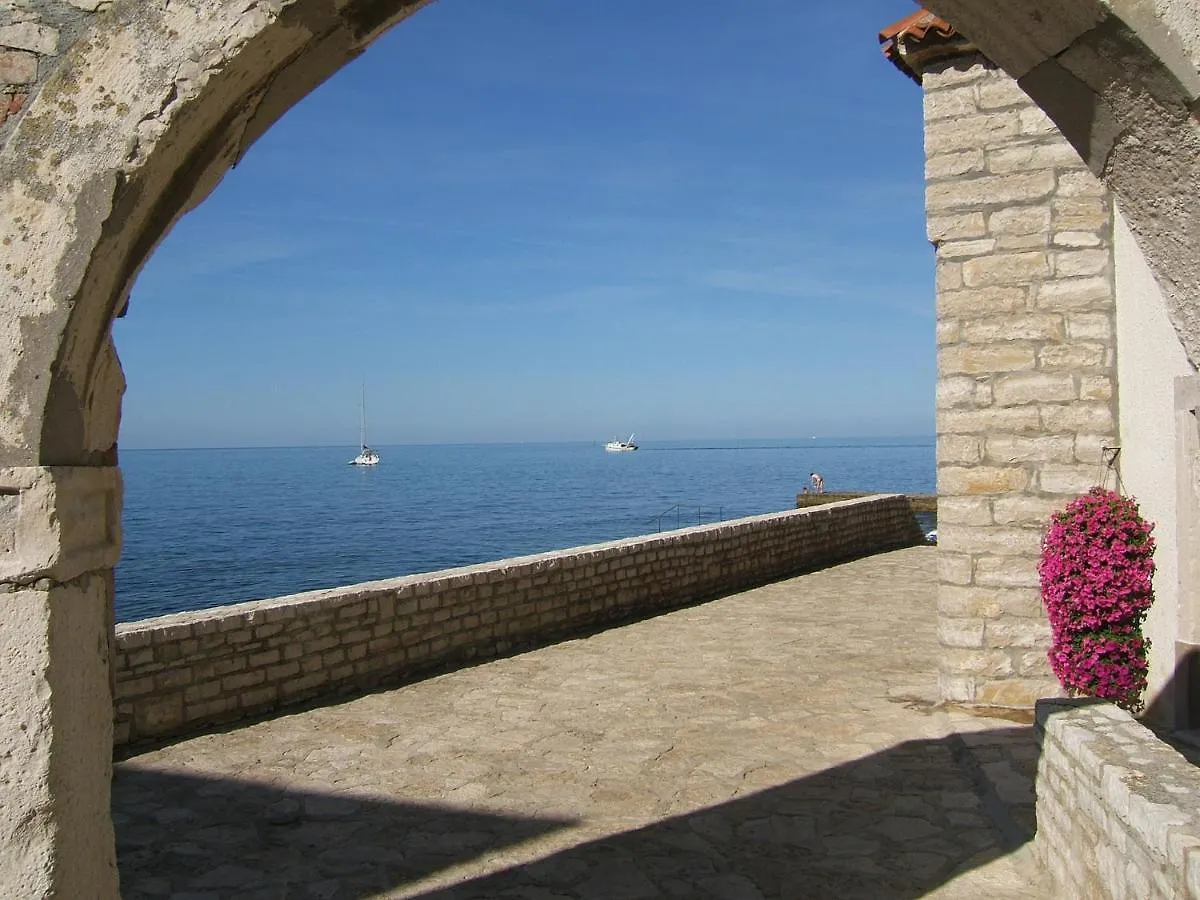 Laura A2, 5 Minutes Of Walking To The Beach Apartment Novigrad  Croatia