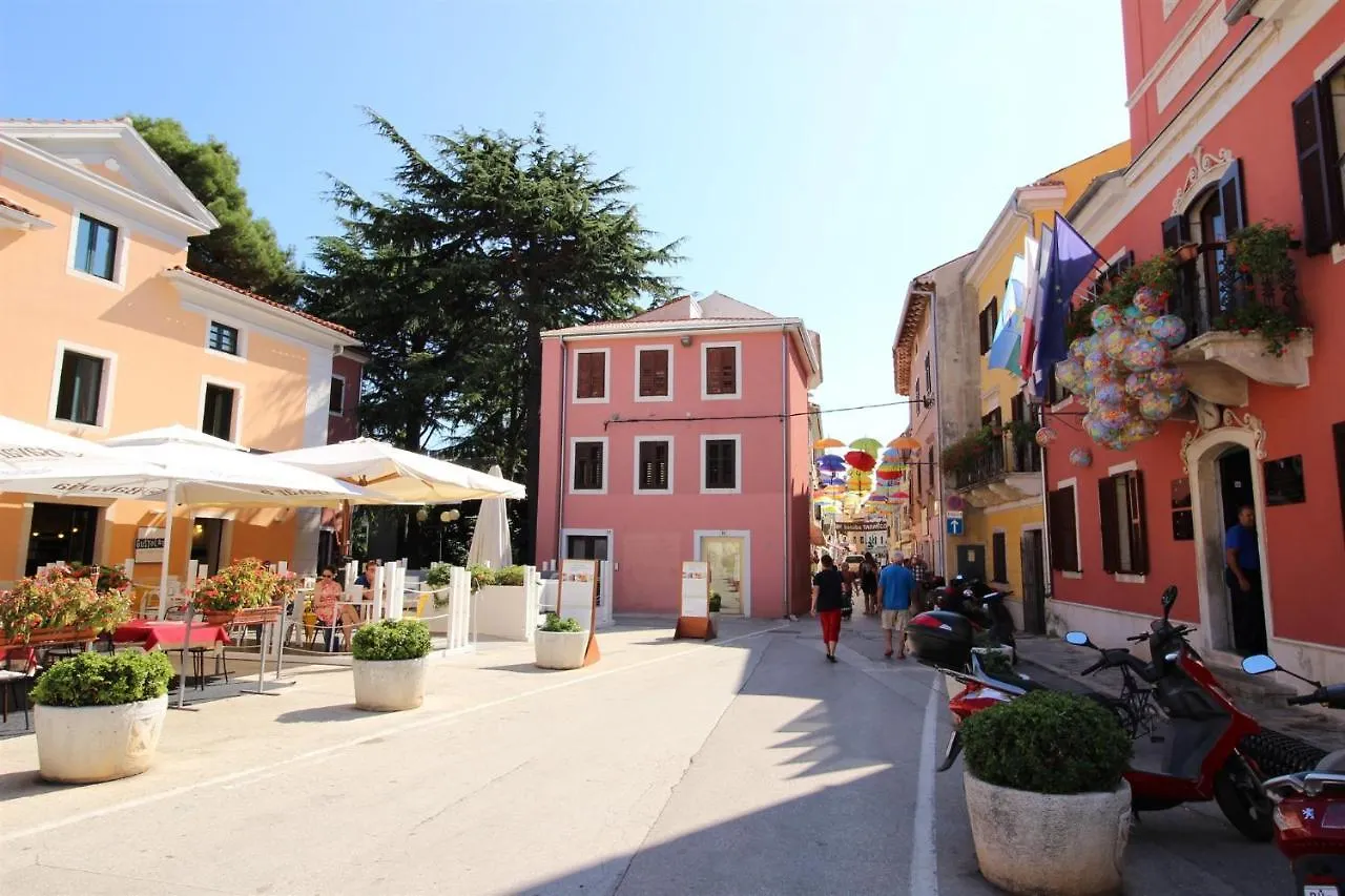 Laura A2, 5 Minutes Of Walking To The Beach Apartment Novigrad