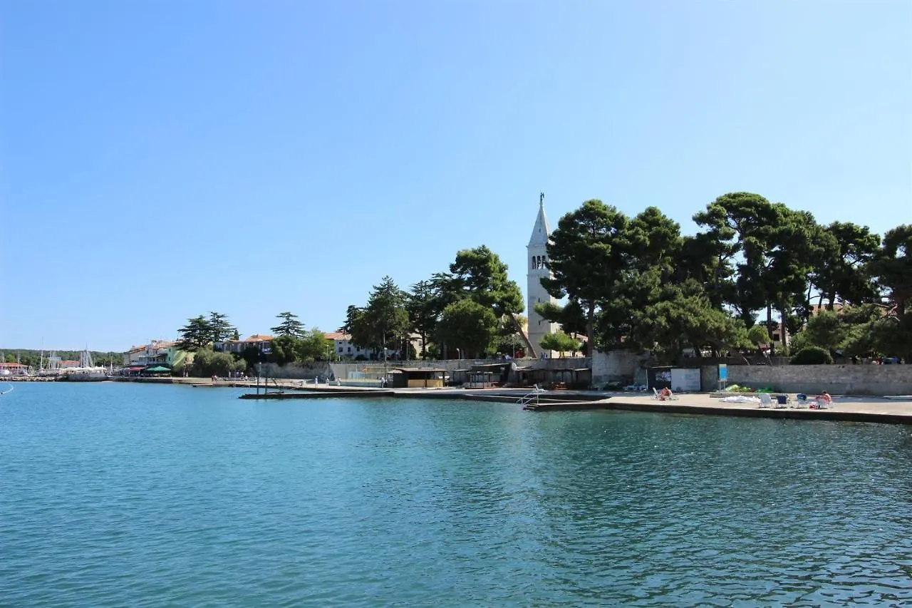 Laura A2, 5 Minutes Of Walking To The Beach Apartment Novigrad