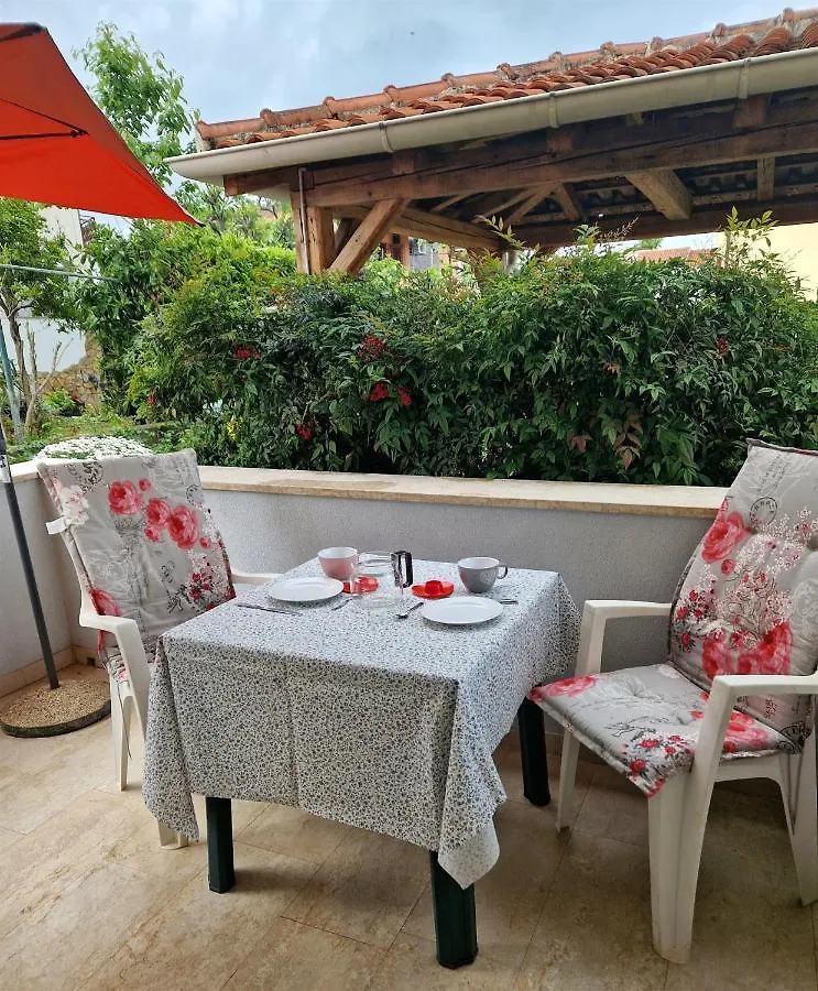 Laura A2, 5 Minutes Of Walking To The Beach Apartment Novigrad