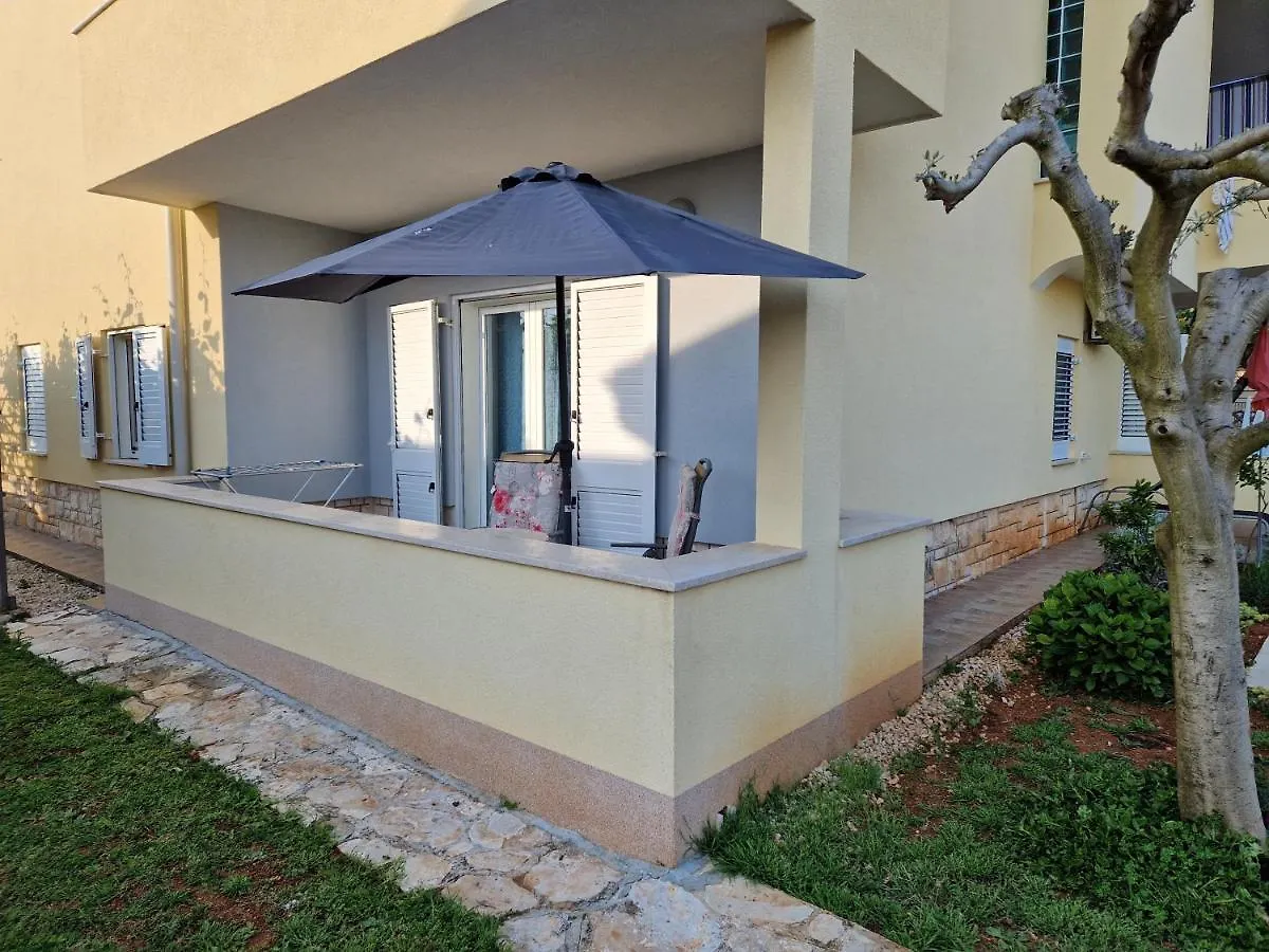 Laura A2, 5 Minutes Of Walking To The Beach Apartment Novigrad  Croatia