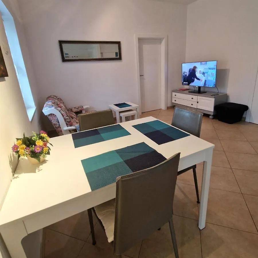 Laura A2, 5 Minutes Of Walking To The Beach Apartment Novigrad